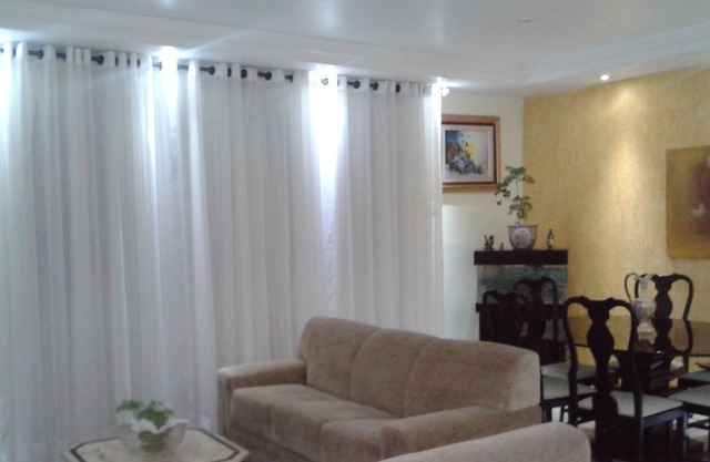 With private garage, 3 bedrooms, 2 suites, 4 bathrooms