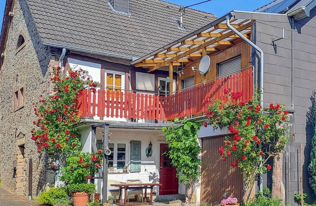 With the Eifel National Park on your doorstep, this cozy vacation apartment in Dreiborn welcomes you