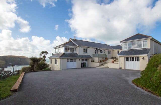 With uninterrupted sea views, this property enjoys a superb hillside position.