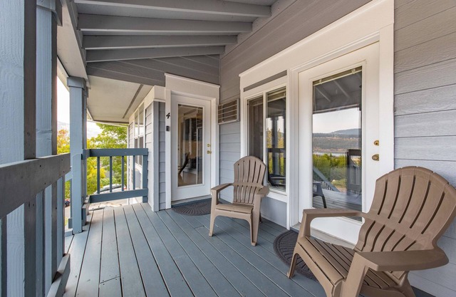 Within minutes to Downtown, breweries and waterfront!