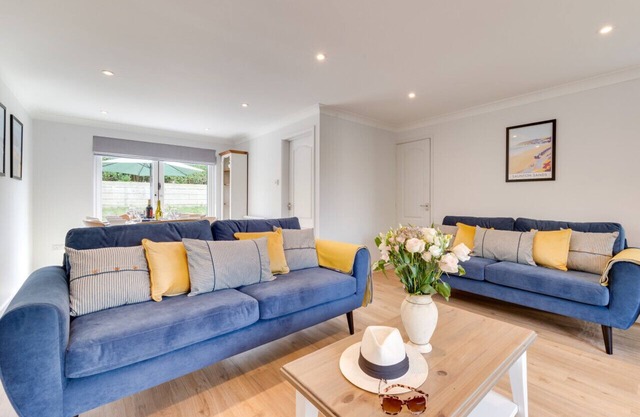 Withyside - Four Bedroom House, Sleeps 8