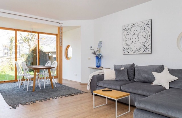 Wohnung "casa del Mar" Der Großzügige Garten und die Terrasse der Ferienwohnung "casa del Mar" Laden Sie und Ihre Familie zum Relaxen, Spielen und Verweilen ein