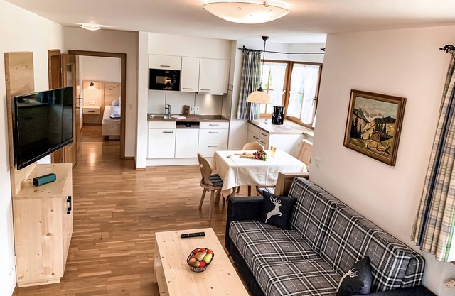 Wohnung Hochgern (Ferienwohnung ca. 52 m², max. 4 Personen, 2 Schlafzimmer, Wohnküche, Balkon, WLAN, TV)