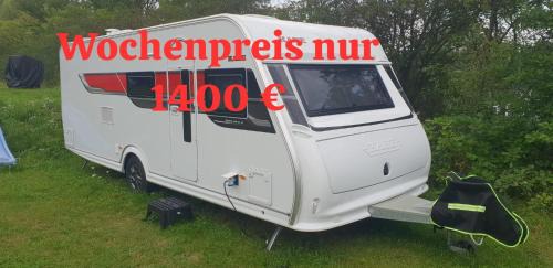 Wohnwagen am See