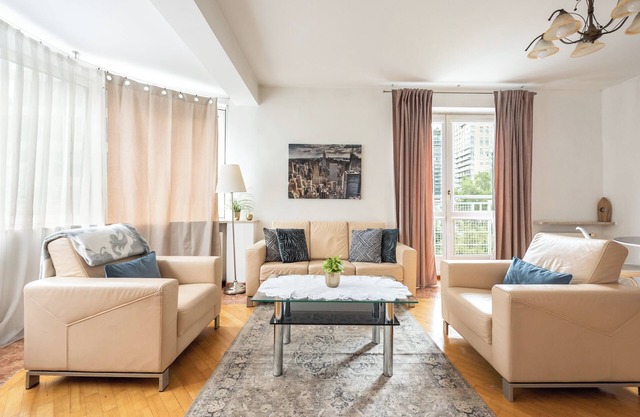 Wola Norblin Spacious Apartment