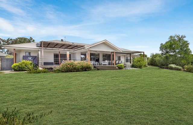 WOMBAT LODGE - THE VINTAGE HOLIDAY HOUSES