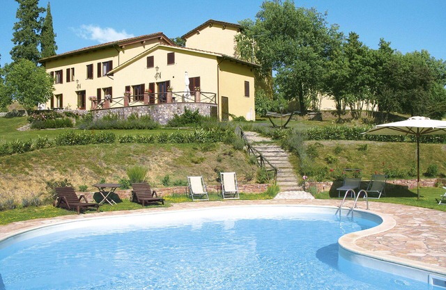 Wonderful private villa for 22 people with private pool, WIFI, TV, patio, pets allowed and parking