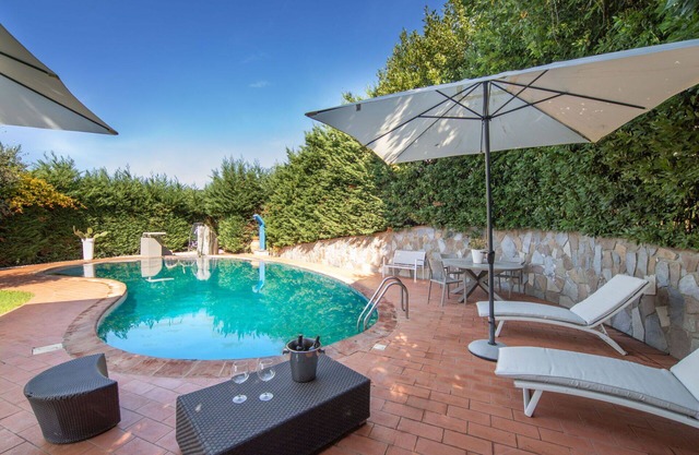 Wonderful private villa with WIFI, A/C, hot tub, private pool, panoramic view and parking