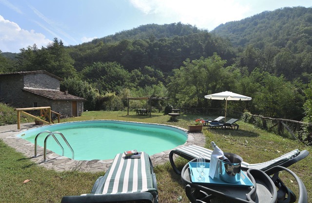 Wonderful private villa for 4 guests with WIFI, private pool, TV and pets allowed