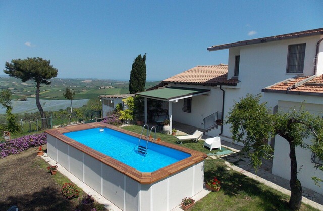 Wonderful private villa for 9 guests with private pool, WIFI, TV, terrace and pets allowed