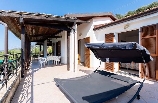 Wonderful private villa for 4 people with WIFI, TV, terrace, pets allowed and parking