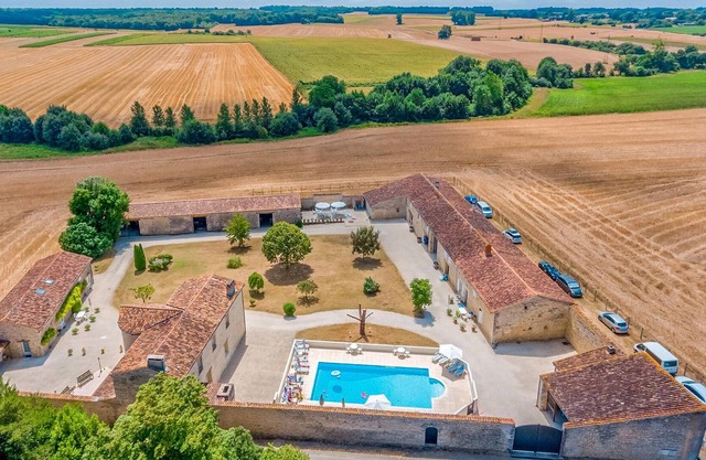 Wonderful accommodation in century-old building in the countryside.