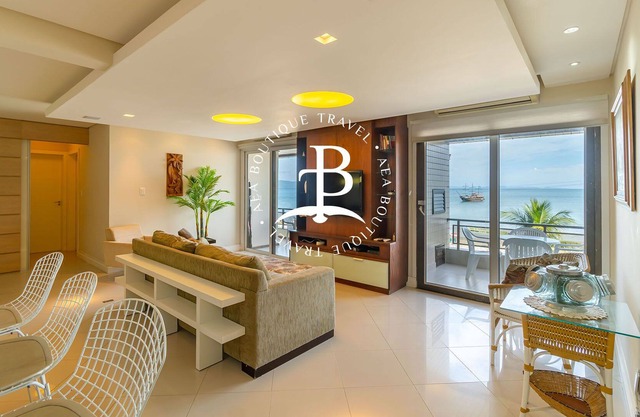 Wonderful apartment, standing on the sand with a pool facing the sea! Canasvieiras