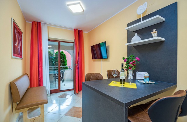 Wonderful apartment for 4 people with pool and garden