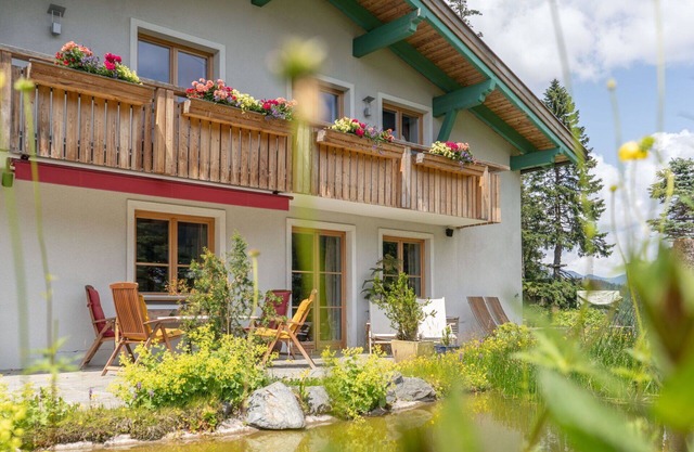 Wonderful private villa with A/C, hot tub, private pool, WIFI, TV, terrace, pets allowed and par.