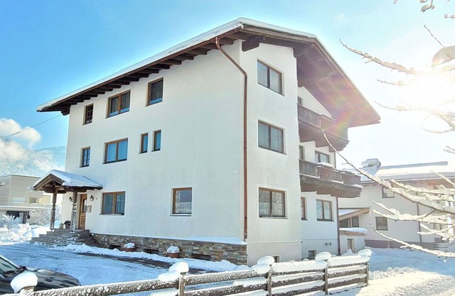 Wonderful private villa for 24 people with WIFI, TV, balcony and parking