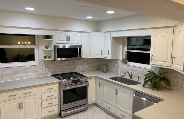 Wonderful Atlantic Beach home within walking distance to beach and town center!