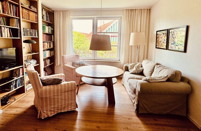 Wonderful bright vacation apartment close to the beach including the sound of the sea