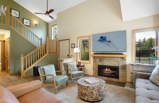 Wonderful Condo, Minutes drive to Beaver Creek Resort!