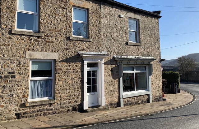 Wonderful cottage, sleeps 6, welcomes 2 dogs, short walk to pub, walks straight from the door, WiFI