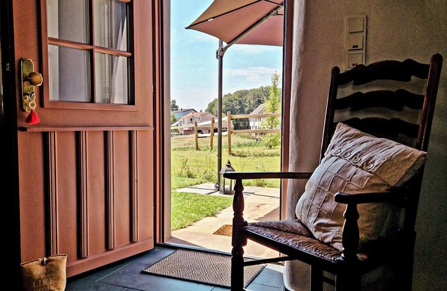 Wonderful family and pet-friendly country house cottage with WiFi in Feilsdorf