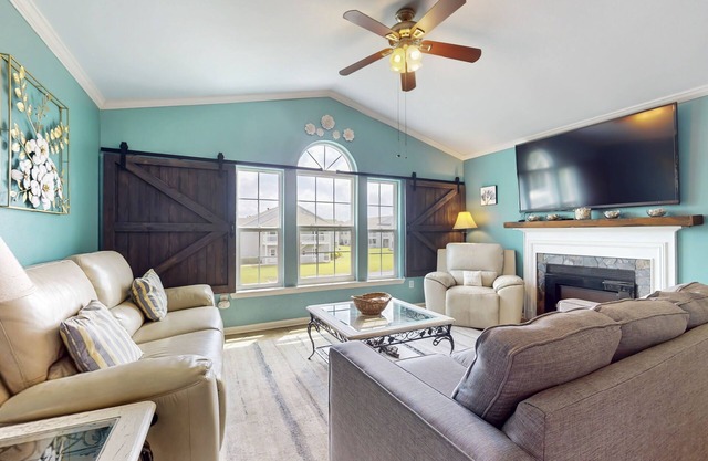 Wonderful Family Retreat Near the Coast W/Free WiFi & Shared Pool/Hot Tub