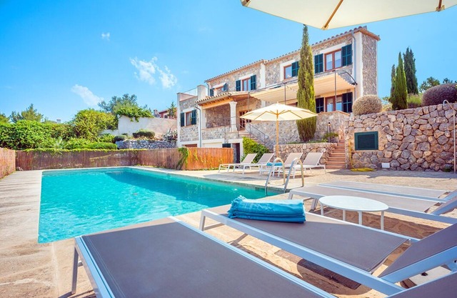 Wonderful Finca with stunning sea and mountain views, 5 bedrooms and 5 bathrooms