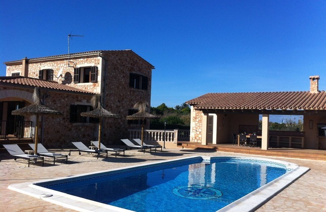 Wonderful finca with a large pool and barbecue kitchen near Es Trenc!
