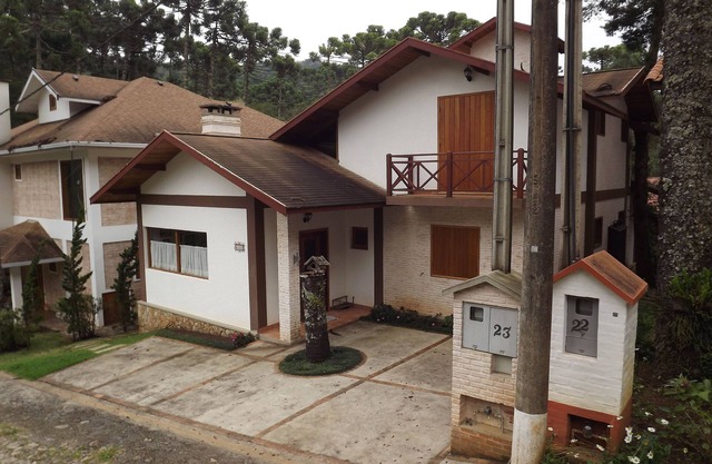 WONDERFUL house in gated community with 4 suites