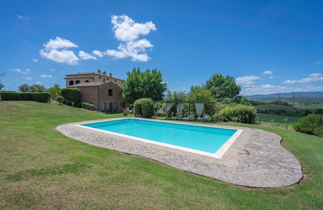 Wonderful private villa with WIFI, private pool, TV, patio and parking, close to Montepulciano