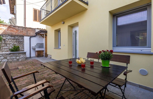 Wonderful private villa for 5 guests with WIFI, A/C, TV, patio and parking