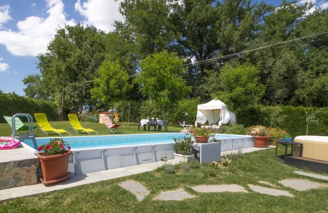 Wonderful private villa with WIFI, A/C, hot tub, private pool, TV, patio, pets allowed and parking