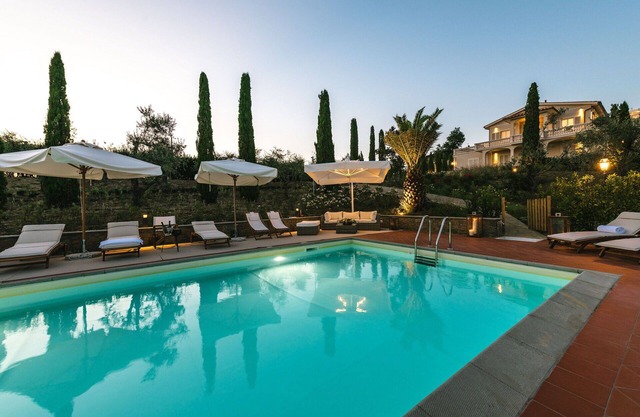 Wonderful private villa for 23 people with private pool, WIFI, A/C, TV, patio and parking