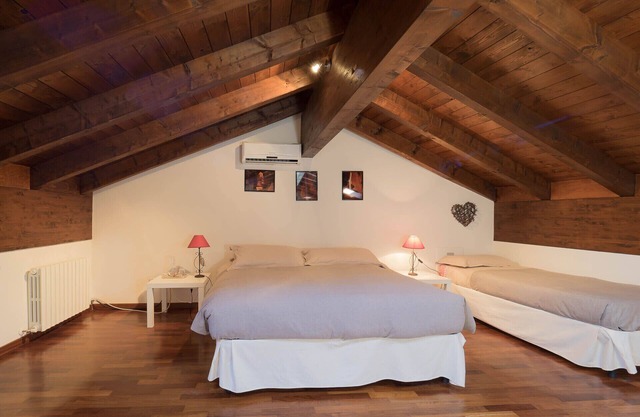Wonderful Family Friendly Farmhouse On The Hills