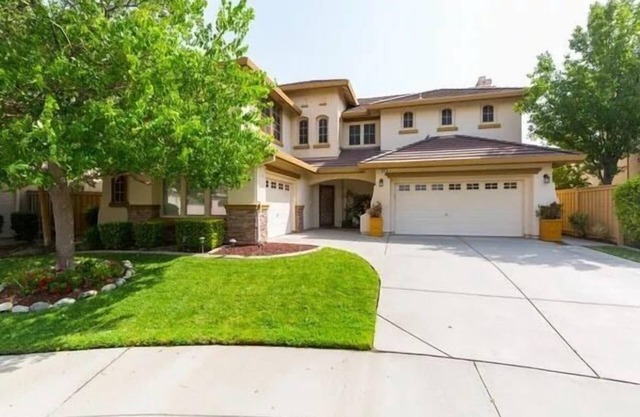 Wonderful Large Home very close to attractions! Newly painted exterior