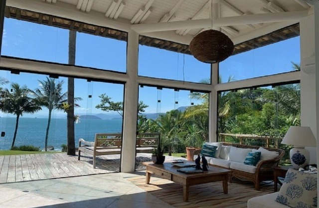 WONDERFUL MANSION ON COAST