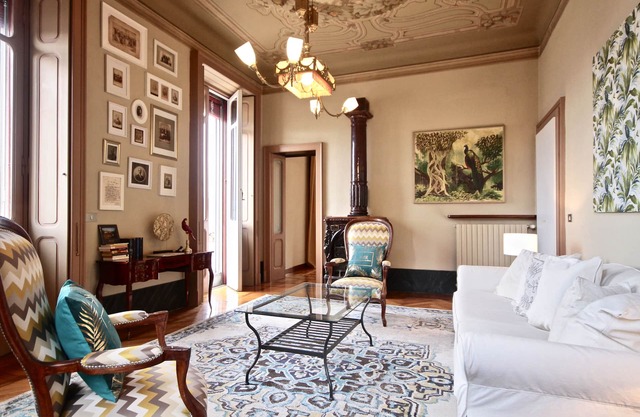 WONDERFUL OLD VILLA, WITH SPECTACULAR VIEW OF LAKE LUGANO.