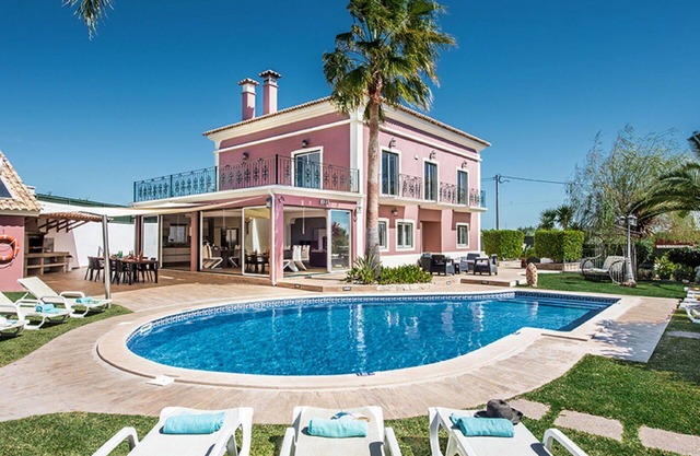 Wonderful private villa with WIFI, private pool, A/C, TV, patio, panoramic view and parking