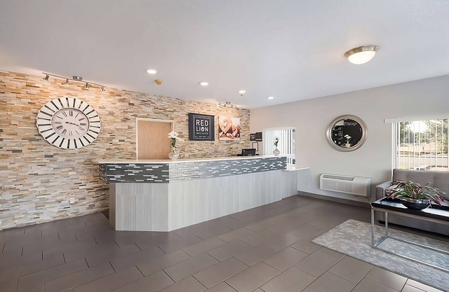 Wonderful Place To Stay! 2 Units w/Kitchen, Free Parking On-Site!