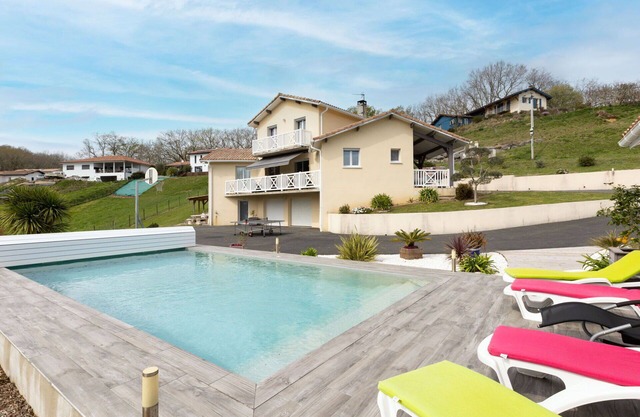 Wonderful private villa for 8 people with pool, A/C, WIFI, TV, terrace and parking