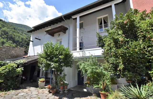 Wonderful private villa for 5 guests with A/C, WIFI, TV, patio, pets allowed and parking
