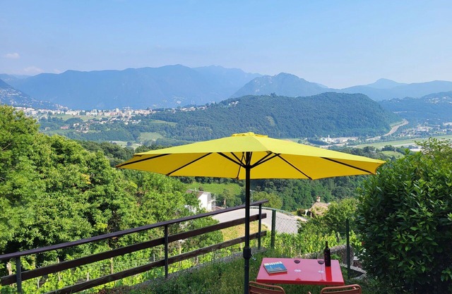 Wonderful private villa for 5 guests with WIFI, TV, patio, pets allowed and parking