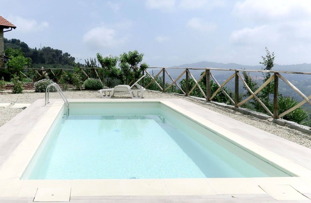 Wonderful private villa with private pool, WIFI, patio, pets allowed, panoramic view and parking