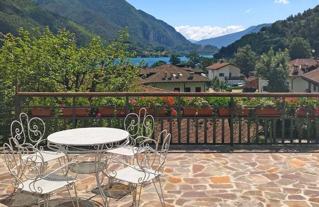 Wonderful private villa for 11 guests with WIFI, TV, terrace, pets allowed and parking