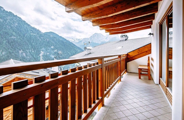 Wonderful private villa for 20 guests with WIFI, TV, balcony and parking