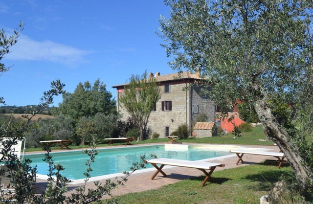 Wonderful private villa for 18 guests with WIFI, private pool, patio, pets allowed and parking