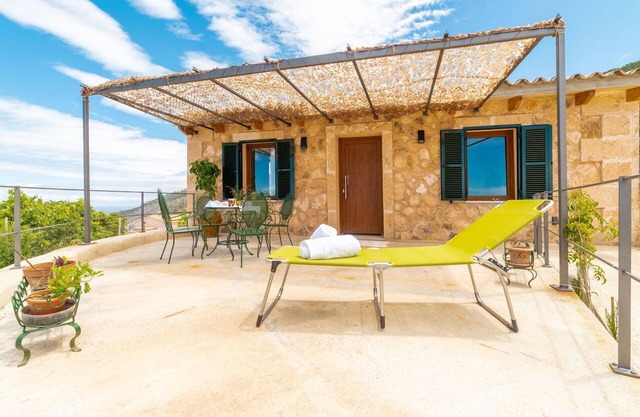 Wonderful private villa for 2 people with WIFI, A/C, TV, patio and parking