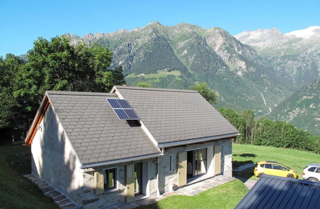 Wonderful private villa for 8 people with TV, patio, pets allowed and parking