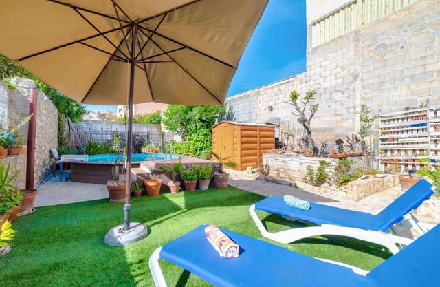 Wonderful private villa for 5 people with A/C, private pool, WIFI, TV, patio and parking