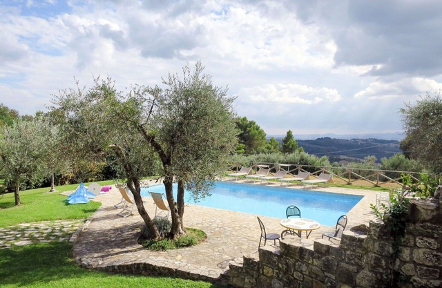 Wonderful private villa for 11 guests with private pool, WIFI, hot tub, A/C, TV, terrace and par.